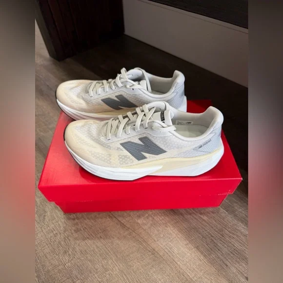 Women's New Balance FuelCell Rebel - Picture 2 of 5